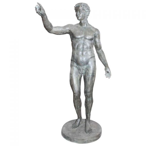 Escultura de bronce de tamaño natural de un atleta griego. 