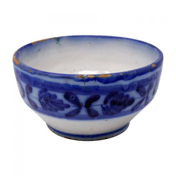 Cuenco blanco de cerámica de Talavera del siglo XIX con decoraciones azules
