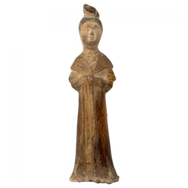 Figura de cerámica de terracota china del siglo XVI de una mujer con un vestido tradicional
