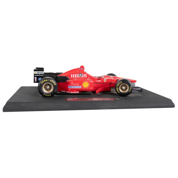 Coche Ferrari en miniatura