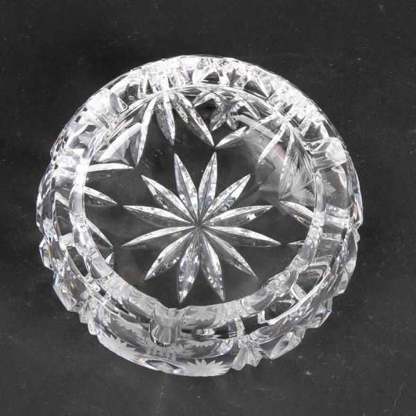 Cenicero de cristal tallado a mano