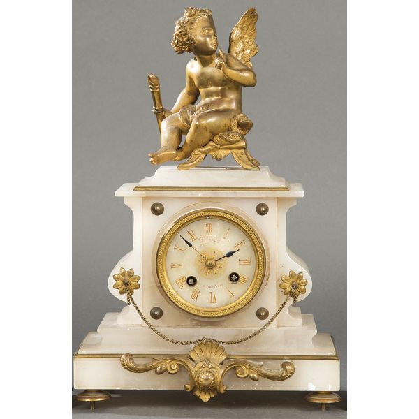 Reloj de mesa de alabastro y bronce rematado por figura de un ángel, Francia, S.XIX. Firmado Bailly à Bordeaux.