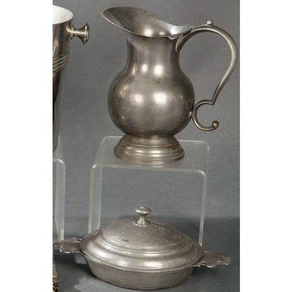 371-Jarra y recipiente con tapa de estaño, Francia, siglo XVIII