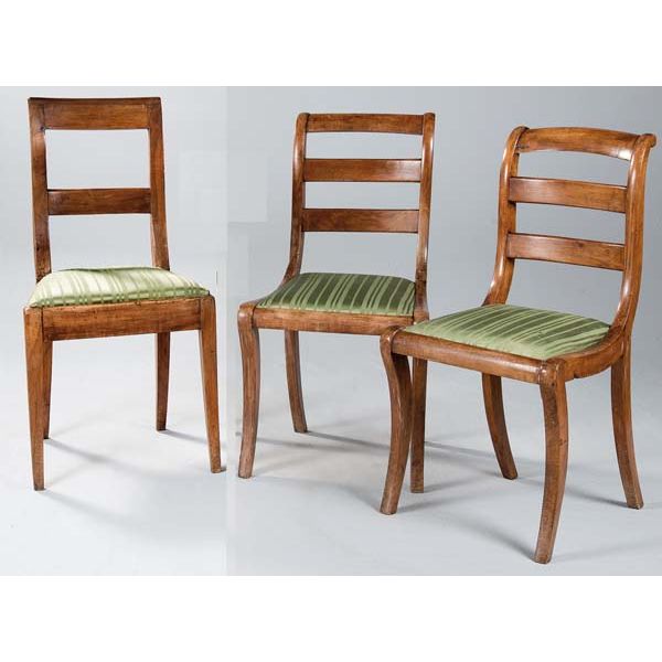 Lote de tres sillas de nogal españolas, siglo XX