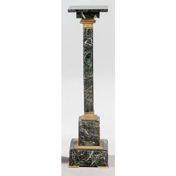 Pedestal de mármol verde con aplicaciones de bronce dorado, ppios siglo XX