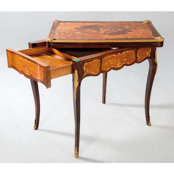 Mesa de juego de marquetería estilo Luis XV, h. 1.900