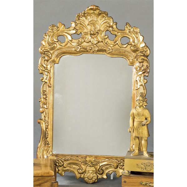 Espejo de madera tallada y dorada, siglo XVIII