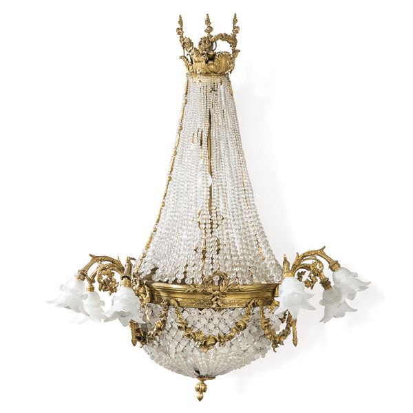 Lámpara de techo estilo Luis XVI en bronce con decoración de guirnaldas y sartas de cristal. Primera mitad S. XX