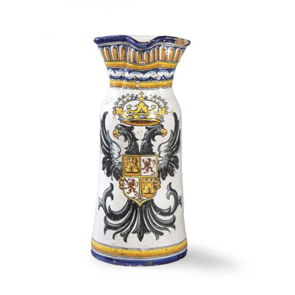 Paragüero en forma de jarra en cerámica de Talavera con decoración de escudo con águila bicéfala.
Talavera, S. XX