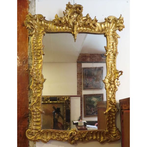 Espejo en madera tallada y dorada trabajo español siglo XVIII