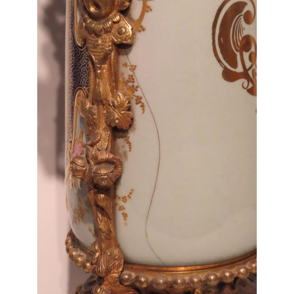 Pareja de quinqués / lámparas en bronce y porcelana época Napoleón III 
