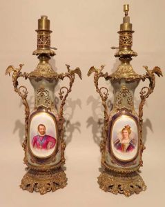 Pareja de quinqués / lámparas en bronce y porcelana época Napoleón III 