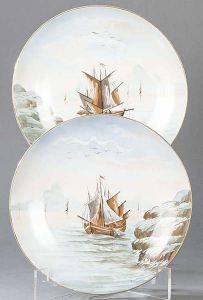 Pareja de platos de porcelana pintanda con escenas de barcos siglo XIX