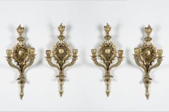 Cuatro apliques en bronce dorado estilo Luis XVI