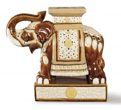 Base en forma de elefante en cerámica esmaltada.
S. XX