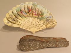 Abanico de palmetas isabelino país papel varillaje hueso calado ca.1860 / 1870 incluye caja original