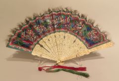 Abanico cantonés "mil caras" y  rivete con plumas. Incluye caja. Dinastía Qing siglo XIX