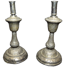 Pareja candeleros de plata con iniciales Isabel y Fernando, 1762