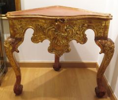 Consola esquinera madera tallada y dorada España siglo XVIII