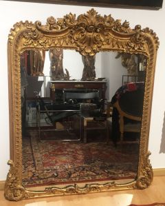 Espejo estilo Luis XV, en madera tallada y dorada. Francia segunda mitad siglo XVIII.
