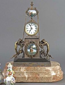 Reloj de sobremesa de metal y esmalte con base de mármol Art Nouveau,  finales siglo XIX